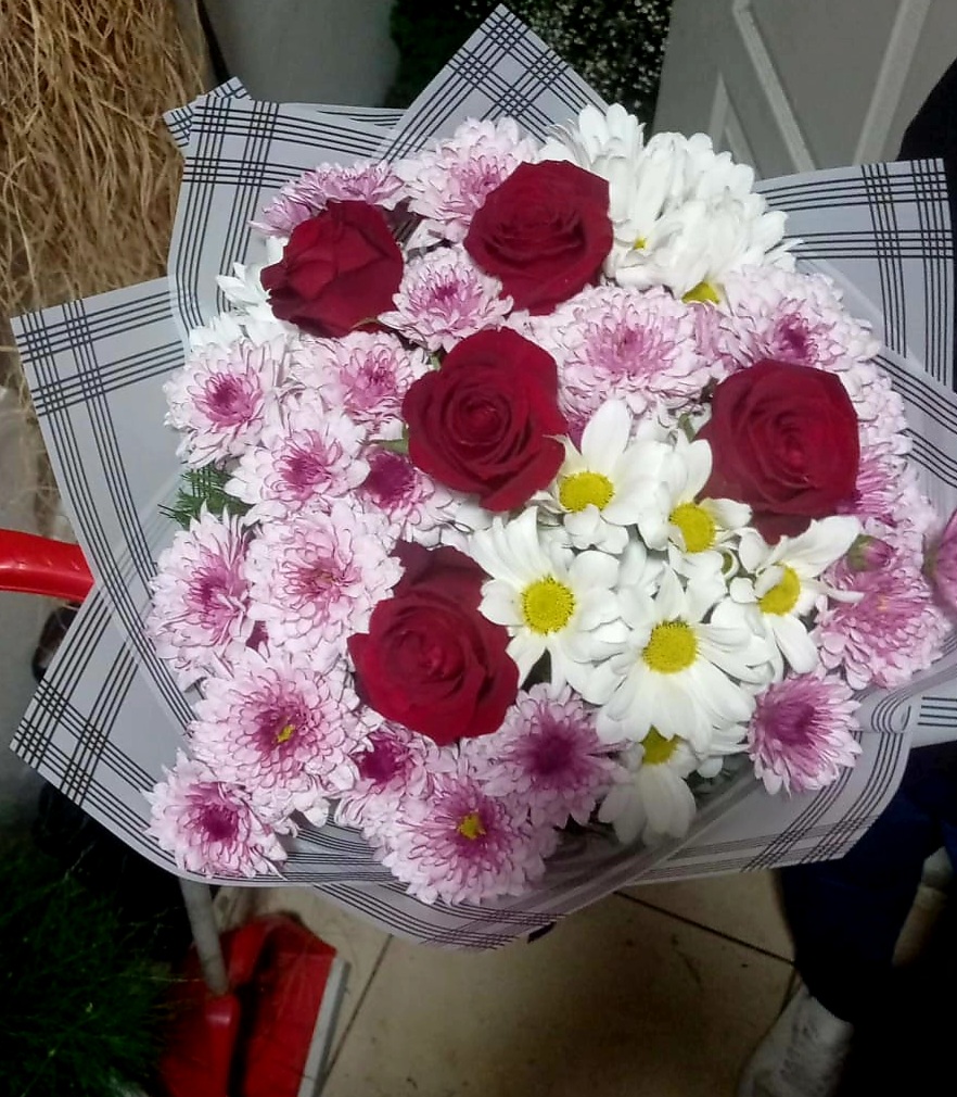 Güller ve Renkli Buket - Görsel 2