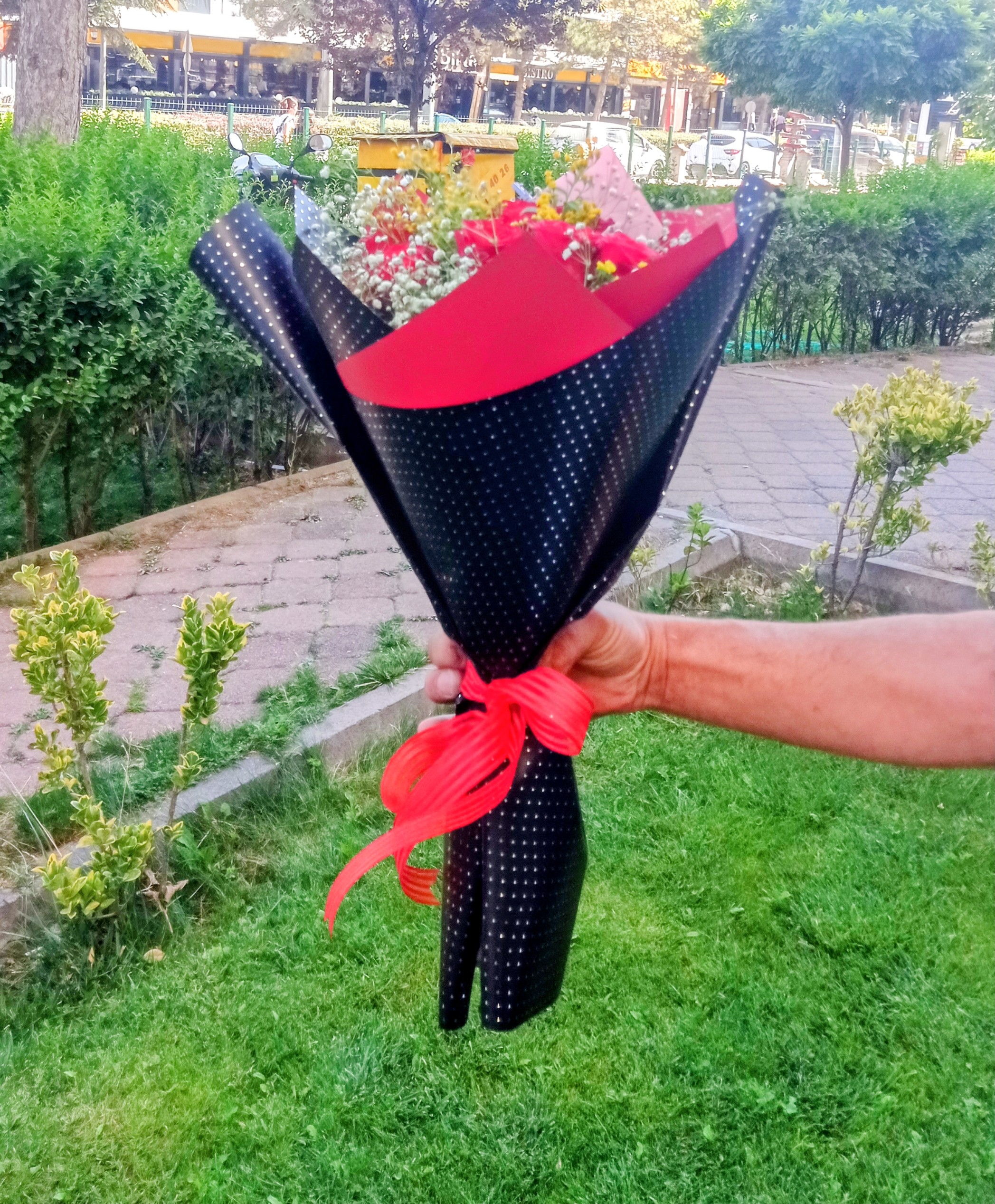 10 adet kırmızı gül  - Görsel 2